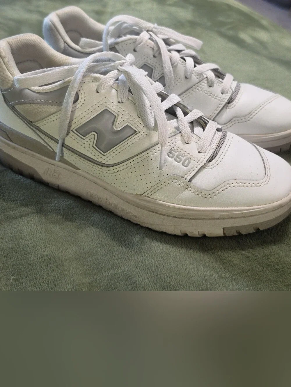 New Balance 550 white leather Sneakers 7.5 Mens, 9 Womens
